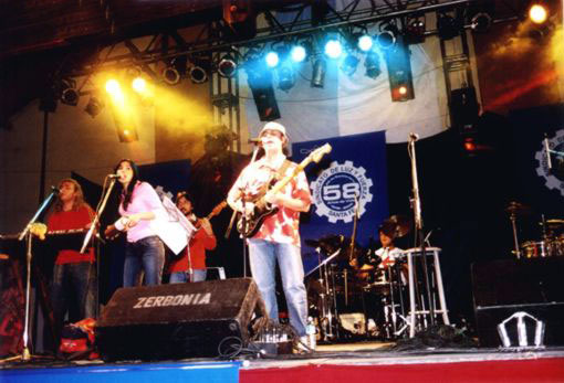 Presentación en vivo en 2004