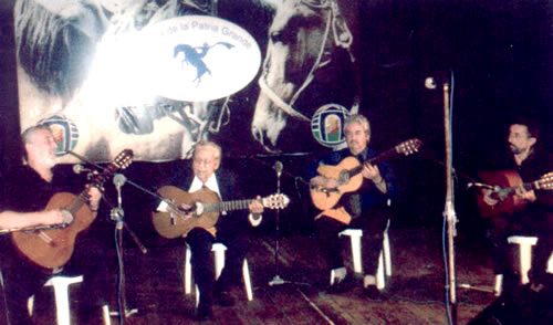En el Prado, Montevideo. Con las guitarras de Nelson Olivera, Luis Santana y Marcel Chávez. 2006