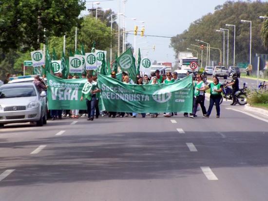 INÉDITA Y MASIVA PROTESTA DE TRABAJADORES DE LA SALUD EN RECONQUISTA