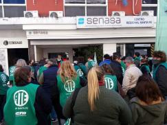 Contundente protesta frente a la sede del Centro Regional Santa Fe del SENASA