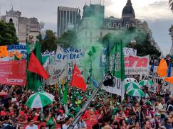 Multitudinaria movilización contra el modelo neoliberal