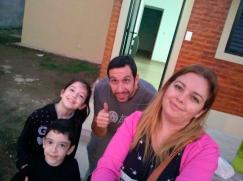 Débora Torre y su familia disfrutan de su casa propia en Ibarlucea