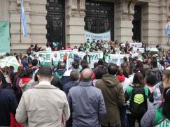 Pase a planta de contratados/as: conferencia de prensa en el hall de Casa de Gobierno