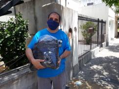 Un trabajador de la salud de San Carlos recibió el ajuar de ATE para su bebé Geovanny
