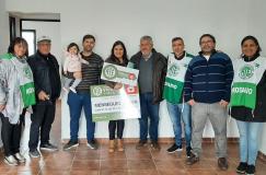 Una trabajadora recibió las llaves de su casa en el sur provincial
