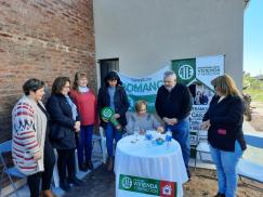 Eliana, afiliada a ATE en Romang, recibió las llaves de su casa propia
