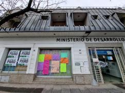 Con contundencia se cumple la segunda jornada de paro en la Administración Pública