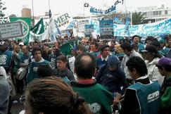 MOVILIZACIÓN DE TRABAJADORES ENTRERRIANOS EN DEMANDA DE MEJORAS LABORALES
