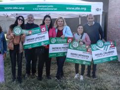 Felicidad por la entrega de 5 nuevas Viviendas a afiliados/as 