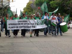 Contratados se movilizan en reclamo de la Ley de Pase a Planta