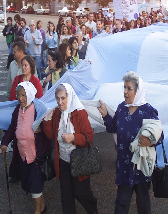 MADRES DE PLAZA DE MAYO: 37 AÑOS  DE  LUCHA
