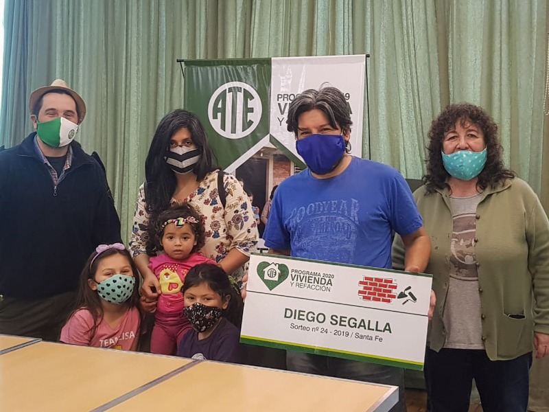 Diego Segalla y familia junto a integrantes del Consejo Directivo Provincial de ATE 