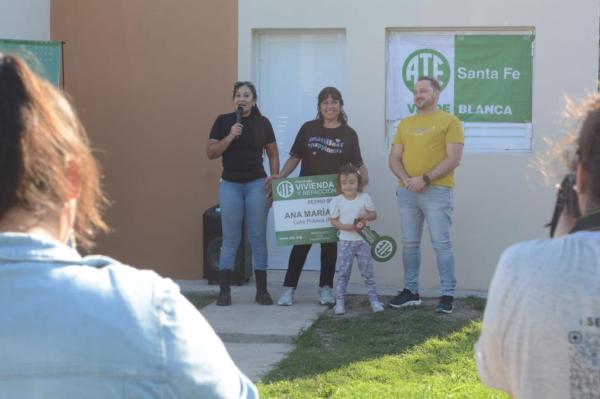 ate-entrego-una-nueva-vivienda-en-pedro-gomez-cello
