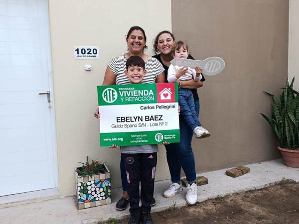 ate-entrego-una-vivienda-a-una-afiliada-en-la-localidad-de-carlos-pellegrini