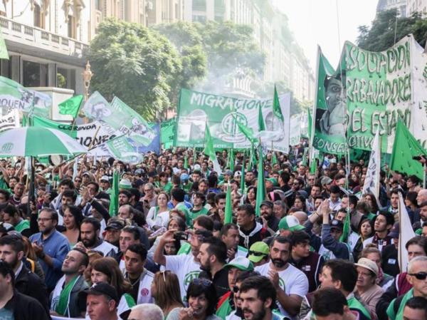 firme-rechazo-al-decreto-que-deroga-el-dia-del-trabajador-a-del-estado-nacional