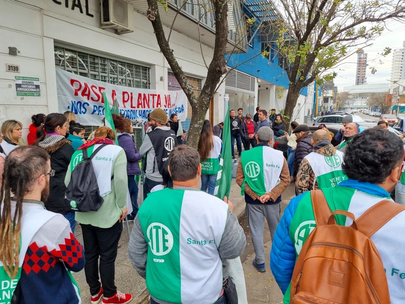 Se realizó una jornada de protesta en la Dirección de Niñez Santa Fe