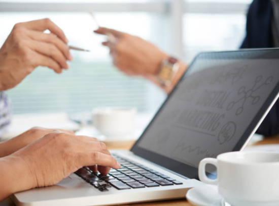 Escuela Multimedia Play: Curso de Marketing Digital