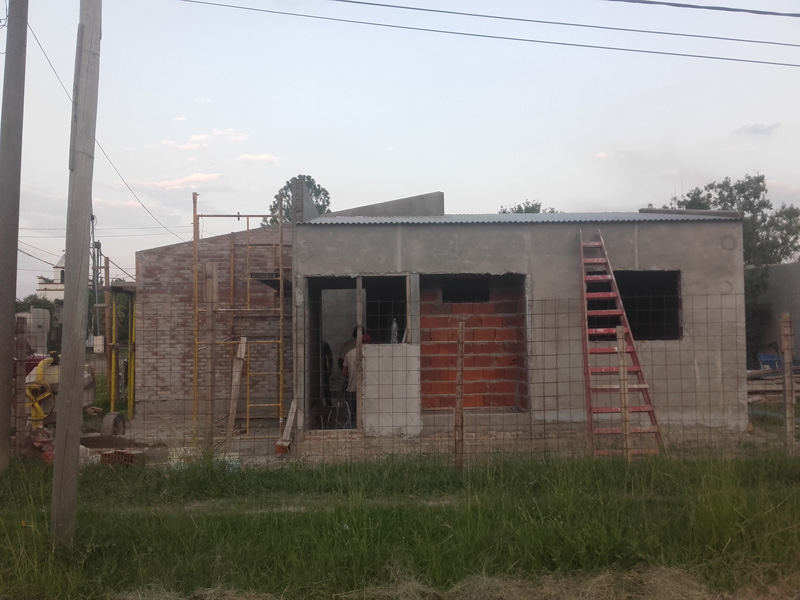 Avanza la construcción de una vivienda en la ciudad de Calchaquí