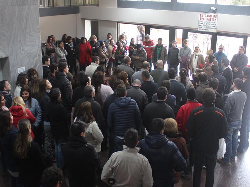 Trabajadores del Ministerio de Educación y del Ministerio de Economía se declararon en estado de asamblea permanente