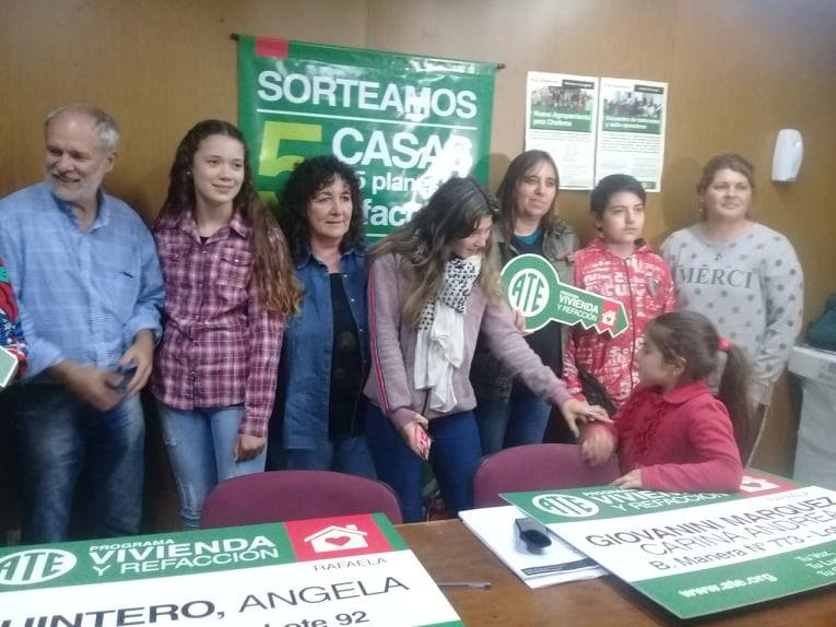 Programa ATE Vivienda y Refacción: trabajadoras rafaelinas recibieron las llaves de sus casas